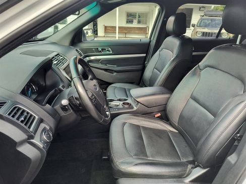 Used 2016 Ford Explorer XLT w/ Equipment Group 202A FWD image 14