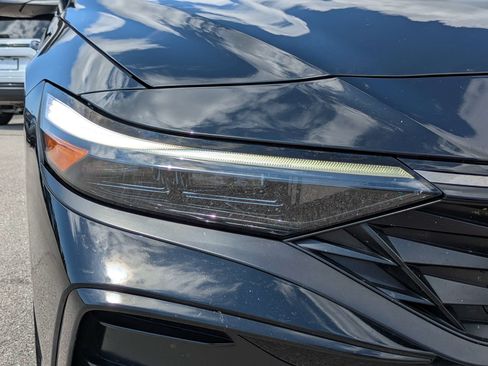 Used 2024 Hyundai Elantra Limited FWD image 10