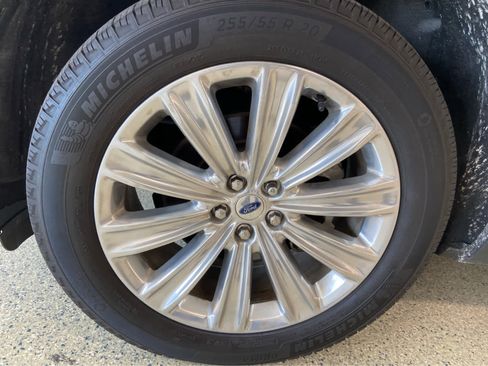 Used 2022 Ford Explorer Limited w/ Equipment Group 301A image 17