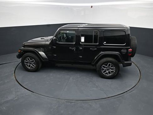 Used 2025 Jeep Wrangler Sahara image 42