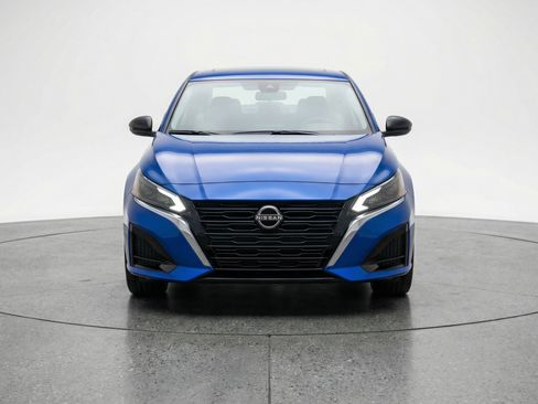 Used 2025 Nissan Altima 2.5 SV image 2