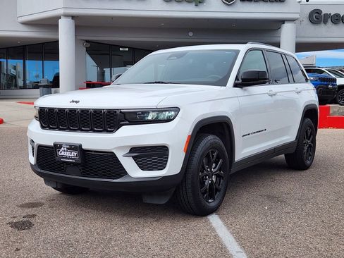 Certified 2024 Jeep Grand Cherokee Altitude image 4