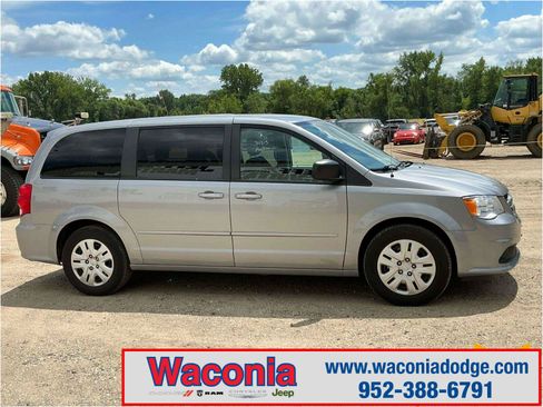 Used 2016 Dodge Grand Caravan SE w/ Quick Order Package 29E SE FWD image 1