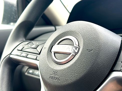 Used 2025 Nissan Altima 2.5 SV FWD image 30