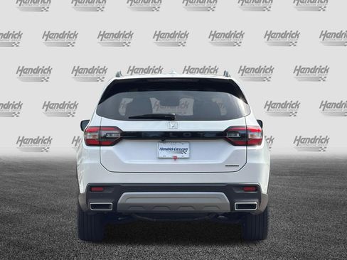 Used 2025 Honda Pilot Touring image 6