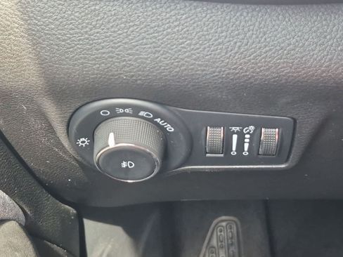 Used 2024 Jeep Compass Latitude AWD/4WD image 17