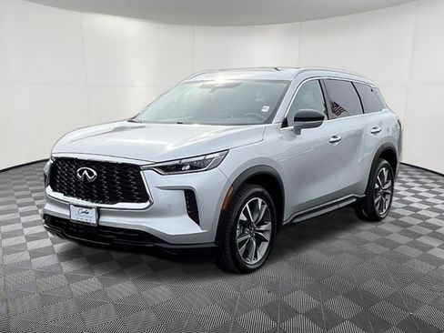 Used 2023 INFINITI QX60 Luxe image 3