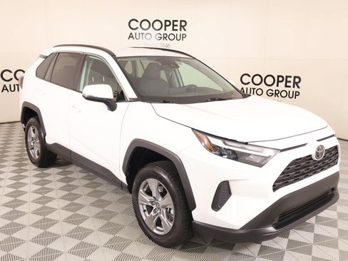 Used 2025 Toyota RAV4 XLE FWD image 1