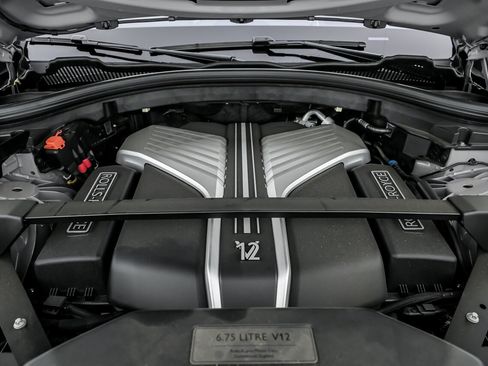 Used 2025 Rolls-Royce Cullinan image 17