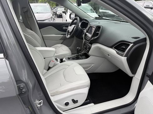 Used 2021 Jeep Cherokee Latitude Lux AWD/4WD image 13