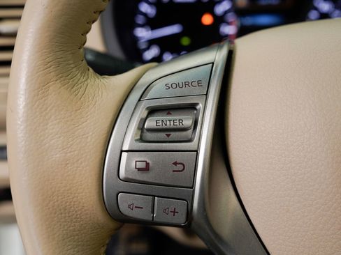 Used 2013 Nissan Altima 2.5 SL w/ Technology Pkg FWD image 10