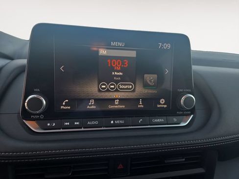 Used 2025 Nissan Rogue S AWD/4WD image 15