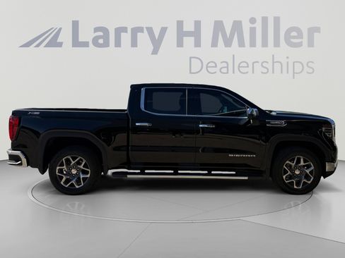 Used 2023 GMC Sierra 1500 SLT w/ SLT Premium Package AWD/4WD image 6