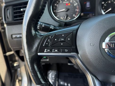 Used 2018 Nissan Rogue SL w/ Premium Package image 22