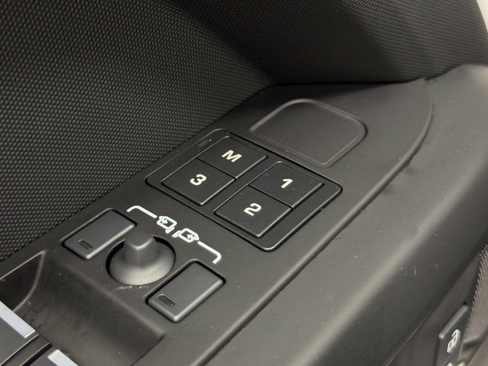Used 2026 Land Rover Defender 110 X-Dynamic SE AWD/4WD image 22