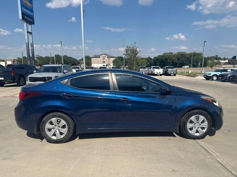 Used 2016 Hyundai Elantra SE FWD image 5
