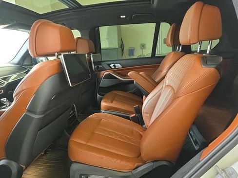 Used 2020 BMW X7 M50i w/ Executive Package image 5