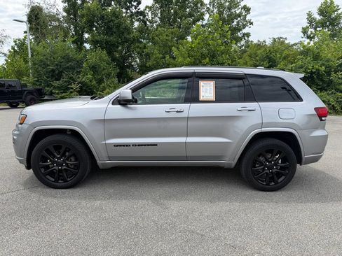 Used 2019 Jeep Grand Cherokee Altitude AWD/4WD image 2