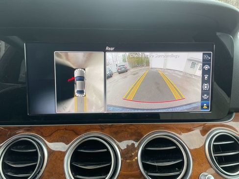 Used 2019 Mercedes-Benz E 300 4MATIC image 22