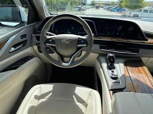 Used 2024 Cadillac Escalade ESV Sport Platinum AWD/4WD image 35