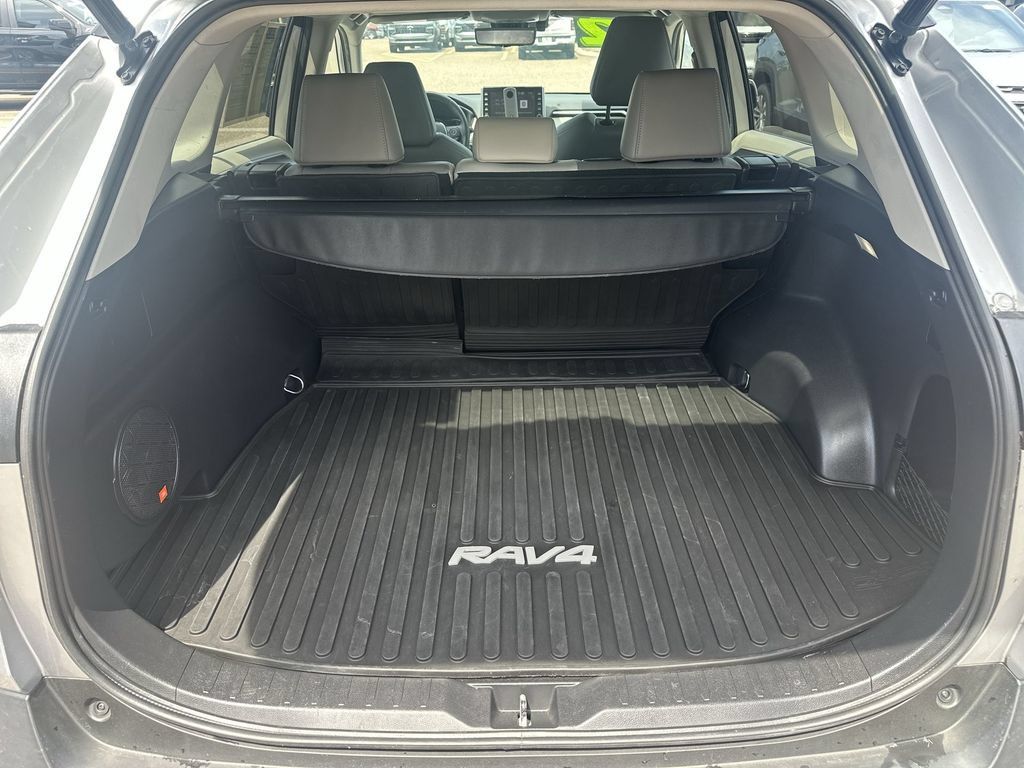 Used 2022 Toyota RAV4 Limited AWD/4WD image 25