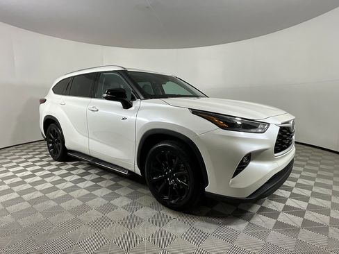 Used 2021 Toyota Highlander XLE image 6