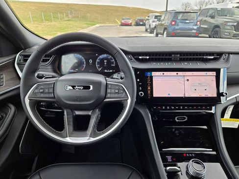 New 2026 Jeep Grand Cherokee Limited AWD/4WD image 17