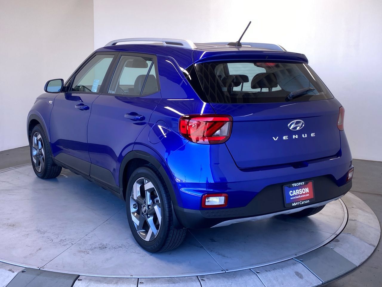 Used 2023 Hyundai Venue Limited FWD image 3