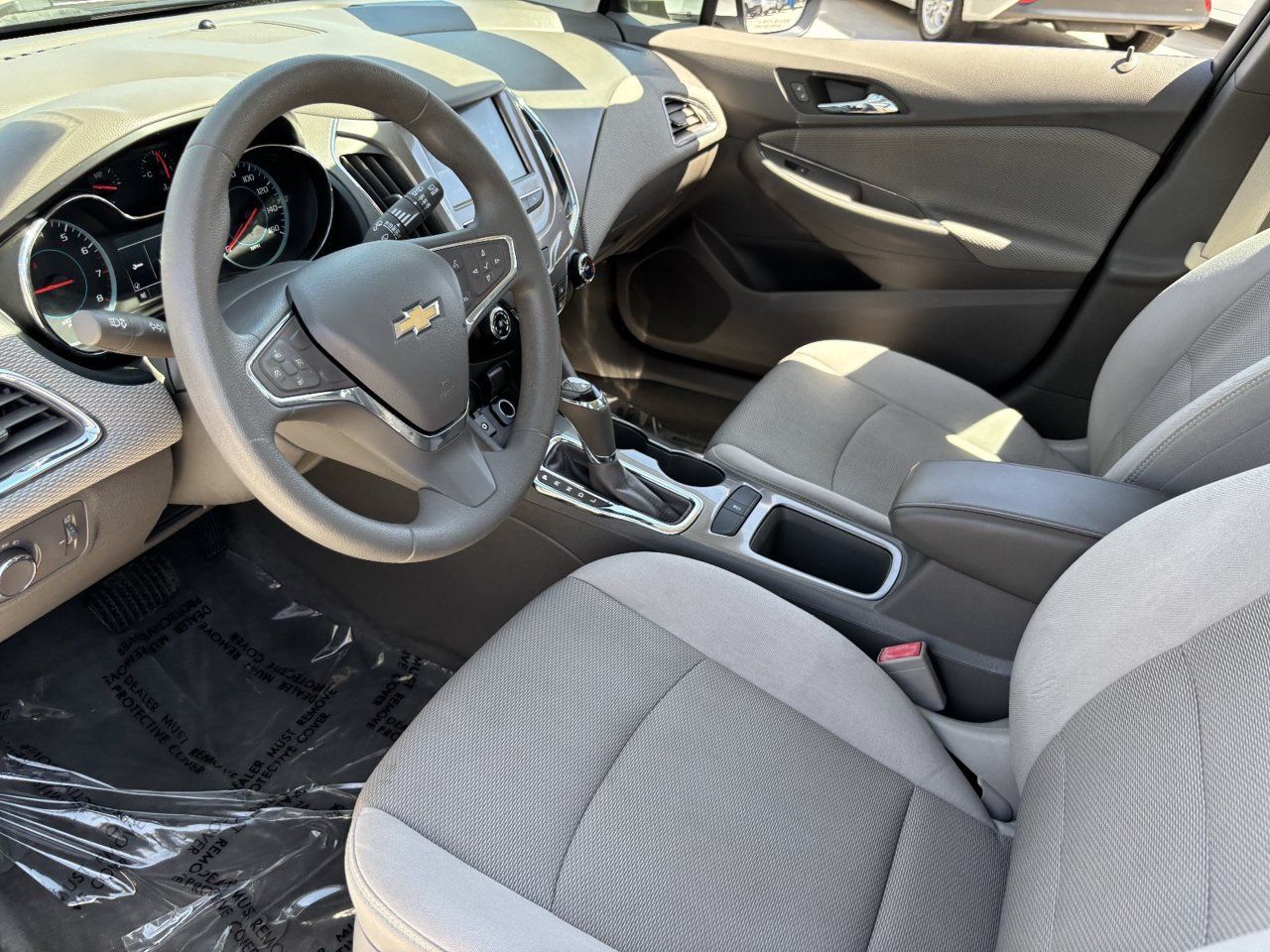 Used 2018 Chevrolet Cruze LT FWD image 16