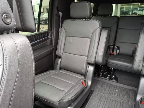 Used 2023 GMC Yukon XL Denali w/ Denali Reserve Package AWD/4WD image 18
