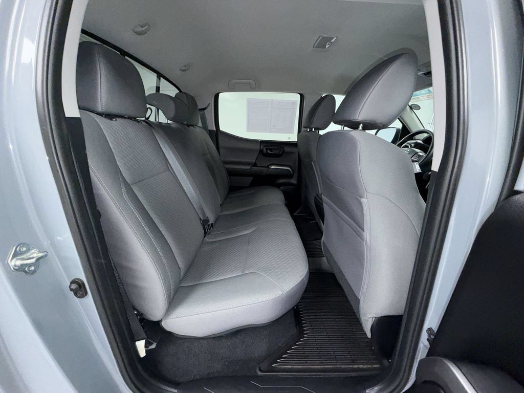 Used 2021 Toyota Tacoma SR5 AWD/4WD image 17