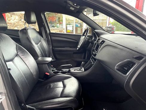 Used 2011 Chrysler 200 Limited FWD image 12