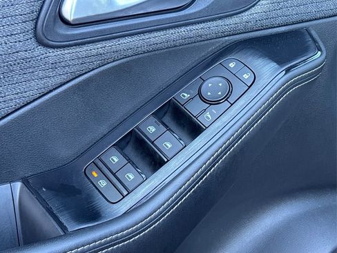 Used 2023 Nissan Rogue SV image 29