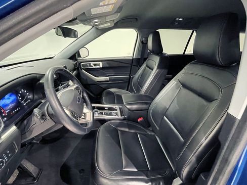 Used 2022 Ford Explorer XLT w/ Equipment Group 202A AWD/4WD image 3