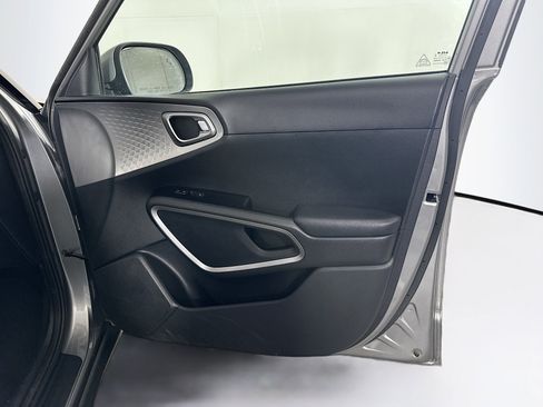 Used 2025 Kia Soul LX w/ LX Technology Package image 30