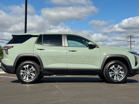 New 2026 Chevrolet Equinox LT image 3