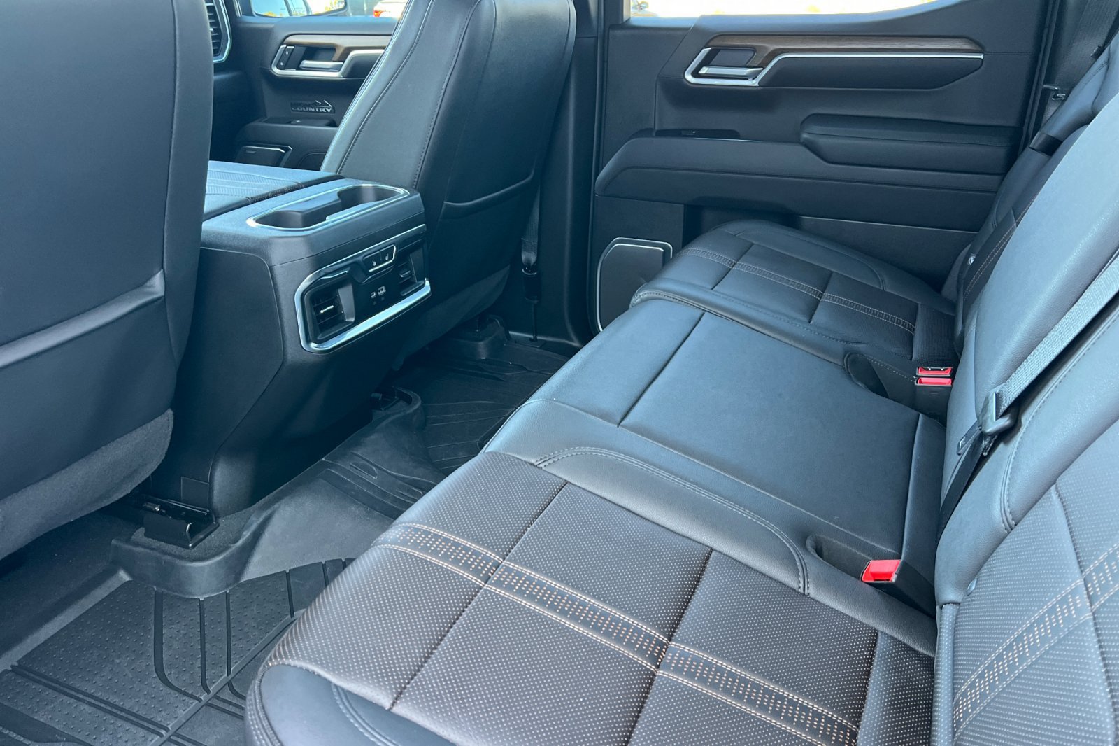 Used 2026 Chevrolet Silverado 1500 High Country w/ Midnight Edition AWD/4WD image 9