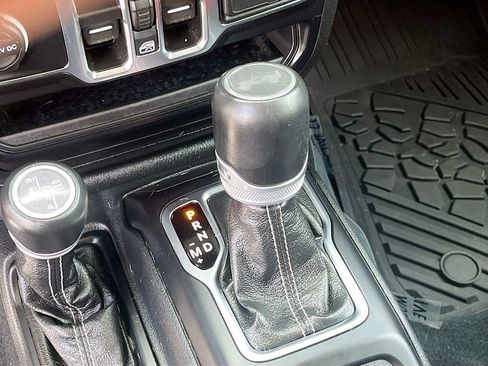 Used 2023 Jeep Wrangler Unlimited Sahara AWD/4WD image 16