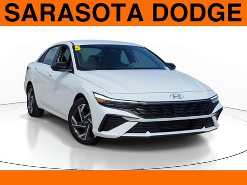 Used 2025 Hyundai Elantra Sport FWD image 1