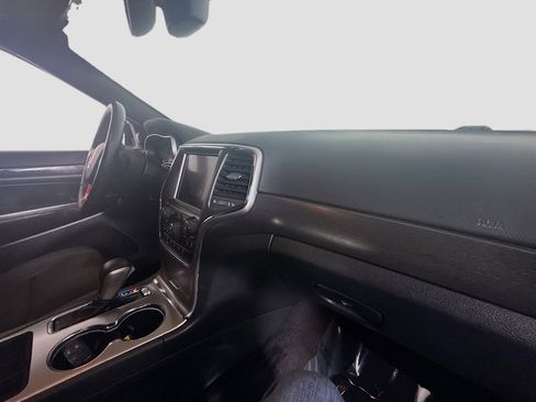 Used 2018 Jeep Grand Cherokee Laredo image 31