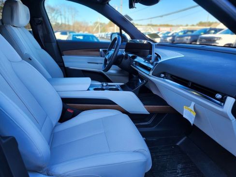 Used 2026 Cadillac Vistiq Luxury w/ LPO, Floor Liner Package image 9