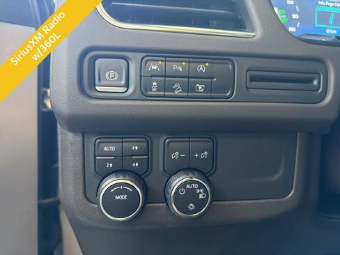 Used 2023 Chevrolet Suburban Z71 w/ Luxury Package AWD/4WD image 13