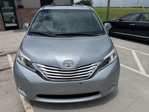 Used 2016 Toyota Sienna Limited Premium FWD image 5