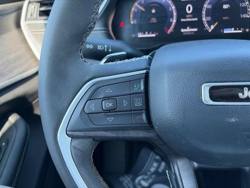 Used 2023 Jeep Grand Cherokee L Limited AWD/4WD image 14