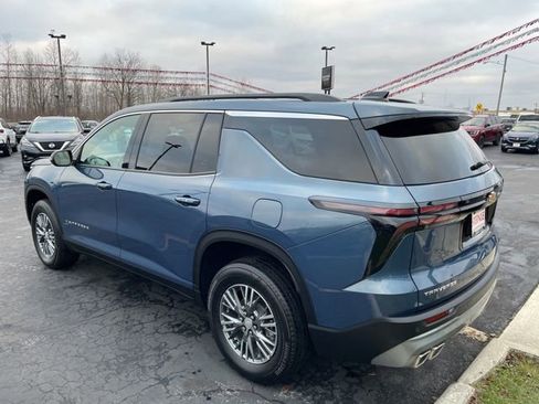 Used 2025 Chevrolet Traverse LT image 5