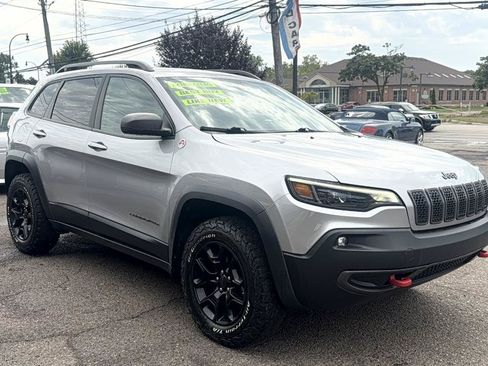 Used 2019 Jeep Cherokee Trailhawk w/ Cold Weather Group AWD/4WD image 3
