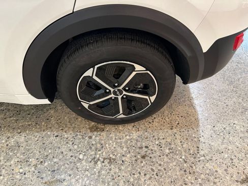 Used 2026 Kia Niro LX FWD image 30