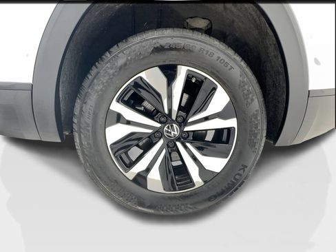 Used 2024 Volkswagen Atlas Cross Sport SE image 11