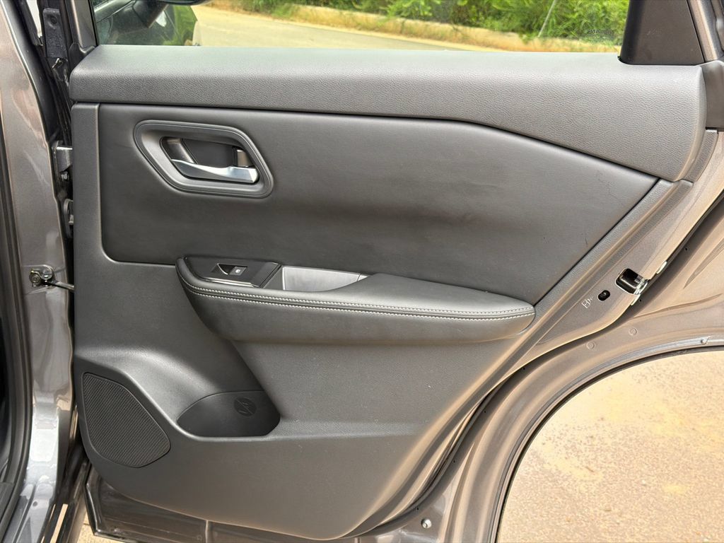 Used 2026 Nissan Rogue SV FWD image 16