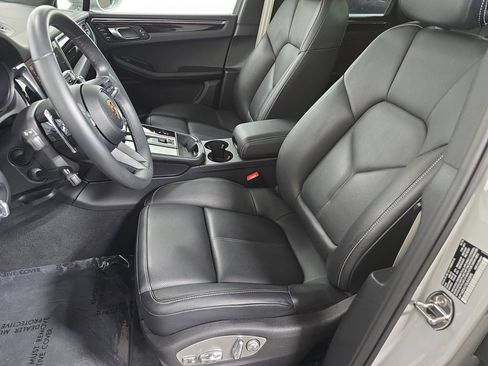Certified 2025 Porsche Macan S AWD/4WD image 5